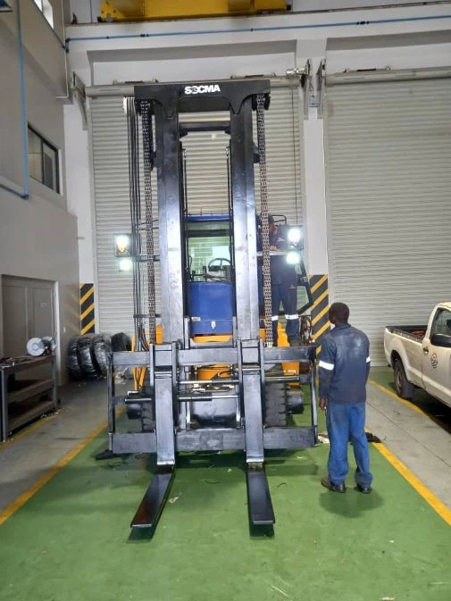 16 Ton Forklift Work For Container Depot
