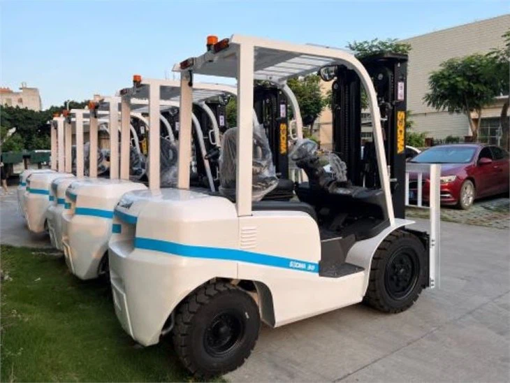 3.5 Ton Diesel Forklift Work in Container
